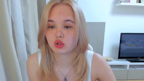 Snapshot of miss__selena chatting on February 25, 8:21 pm miss__selena online show from February 25, 8:21 pm