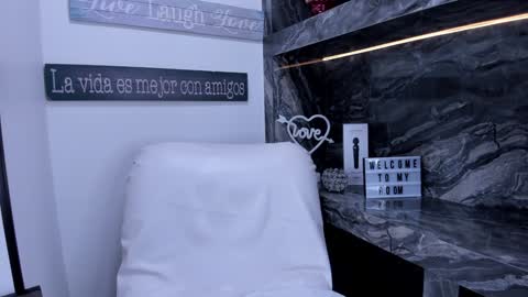 Snapshot of miss_danika chatting on February 6, 10:58 am Danika online show from February 6, 10:58 am