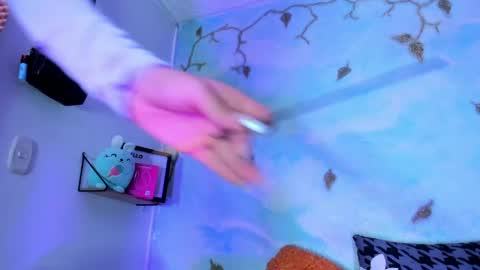 miss_evans_ online show from April 23, 3:25 am