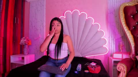 miss_evans_ online show from April 1, 3:20 pm