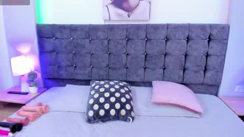 Snapshot of miss_horney chatting on September 27, 9:01 pm miss_horney online show from September 27, 9:01 pm