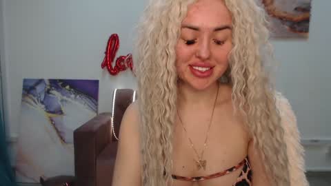 Snapshot of miss_kiten chatting on February 7, 9:37 pm miss_kiten online show from February 7, 9:37 pm