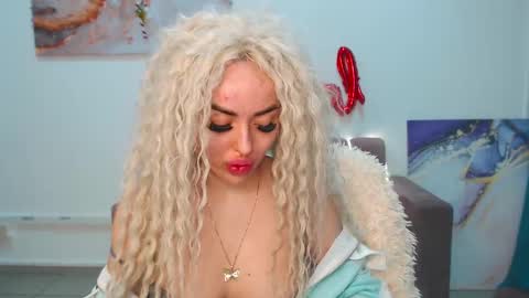 Snapshot of miss_kiten chatting on February 14, 4:58 am miss_kiten online show from February 14, 4:58 am