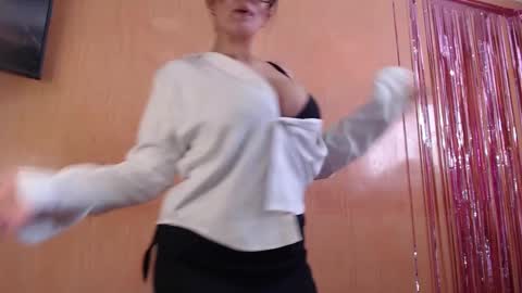 lilieth  online show from October 6, 6:37 pm