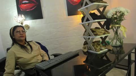 Snapshot of miss_lucero1 chatting on March 4, 2:17 am lucero online show from March 4, 2:17 am