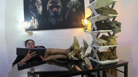 Snapshot of miss_lucero1 chatting on February 21, 4:29 am lucero online show from February 21, 4:29 am