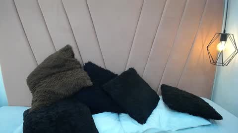 mia online show from November 21, 1:58 am