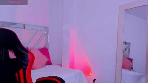   online show from March 8, 10:22 am