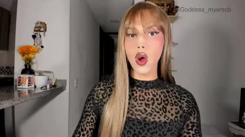 Snapshot of miss_myers chatting on September 11, 11:00 am Goddess Myers thumb up is important for me kisses online show from September 11, 11:00 am