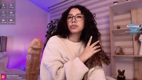 Snapshot of miss_sidney chatting on September 12, 1:35 pm Amy Olivera online show from September 12, 1:35 pm