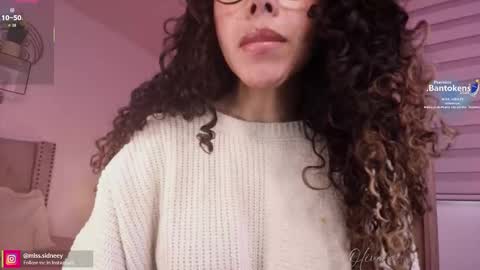 Snapshot of miss_sidney chatting on October 20, 1:05 pm Amy Olivera online show from October 20, 1:05 pm