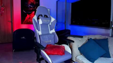 Sophie Cardenas ..... independent model online show from February 14, 2:36 am