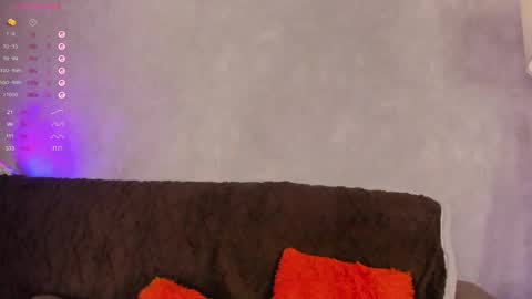 Snapshot of miss_spider chatting on October 14, 10:07 am Spider girl Help me reach 10 likes online show from October 14, 10:07 am