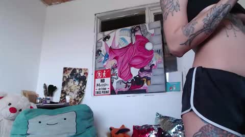 Snapshot of miss_spy chatting on September 25, 4:25 pm Kortana 2.0 dont forget thumbs up and follow me on twitter online show from September 25, 4:25 pm