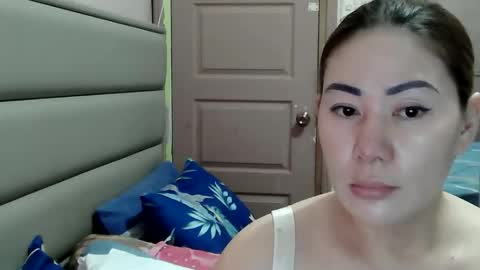 HOT MOMMY ZEPHYR online show from February 19, 8:13 am