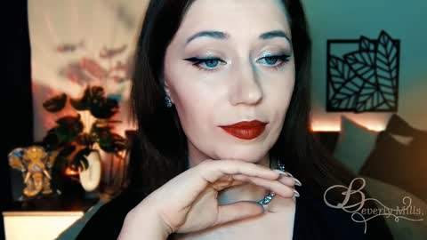 The divine Beverly online show from February 5, 5:09 pm