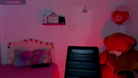 Snapshot of misschelsea01 chatting on October 21, 8:01 pm Chelsea online show from October 21, 8:01 pm
