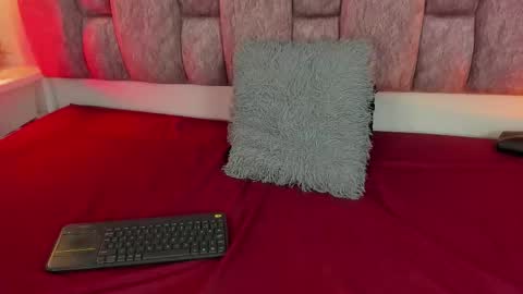 dahlia online show from November 25, 3:00 pm