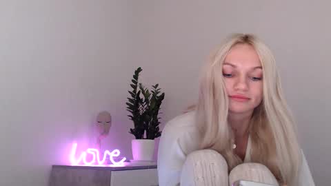 EMMA online show from December 15, 9:31 pm