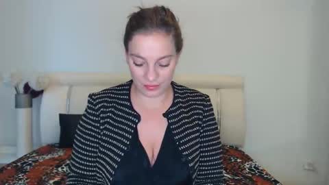 Khloe online show from November 30, 8:54 am