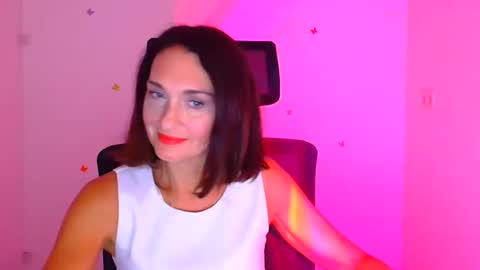 Snapshot of misskristyyy chatting on October 2, 1:43 pm Christina online show from October 2, 1:43 pm