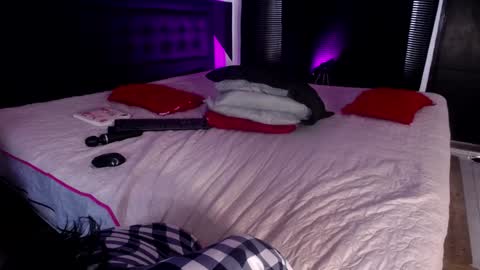 Snapshot of missloise chatting on February 3, 6:49 pm Miss Loise online show from February 3, 6:49 pm
