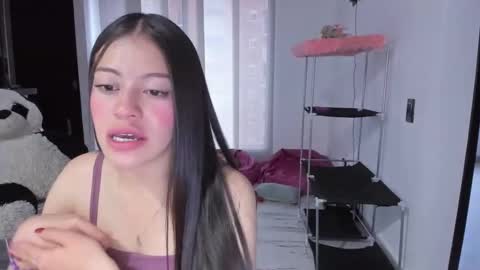 missloren333 online show from March 7, 11:40 am