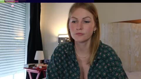 Snapshot of misslucci chatting on February 10, 9:25 am Misslucci online show from February 10, 9:25 am
