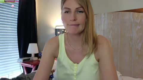 Snapshot of misslucci chatting on February 25, 1:32 pm Misslucci online show from February 25, 1:32 pm