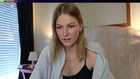 Snapshot of misslucci chatting on February 9, 9:47 am Misslucci online show from February 9, 9:47 am