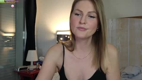 Snapshot of misslucci chatting on March 7, 4:22 pm Misslucci online show from March 7, 4:22 pm