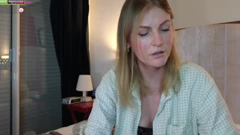 Snapshot of misslucci chatting on February 23, 6:34 pm Misslucci online show from February 23, 6:34 pm