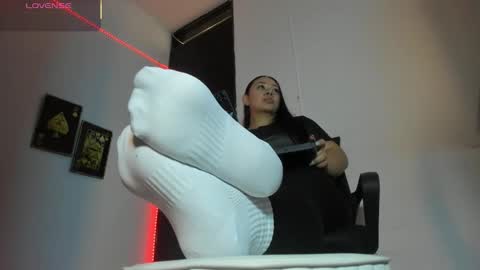 Snapshot of missmartinafeet chatting on October 15, 2:37 am Martina online show from October 15, 2:37 am