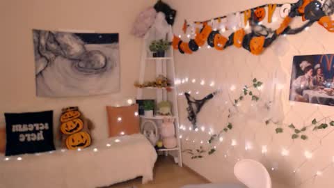 Snapshot of missmelons_ chatting on October 17, 1:15 pm Li online show from October 17, 1:15 pm