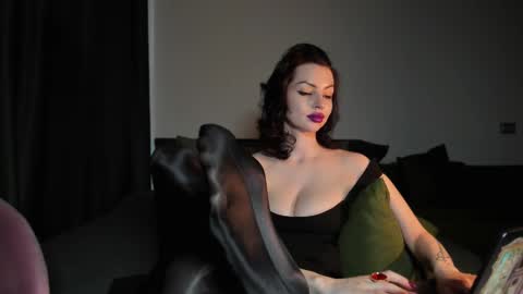   online show from March 5, 12:58 pm