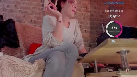 Snapshot of misspetitevenus chatting on October 7, 9:49 am Miss Venus online show from October 7, 9:49 am