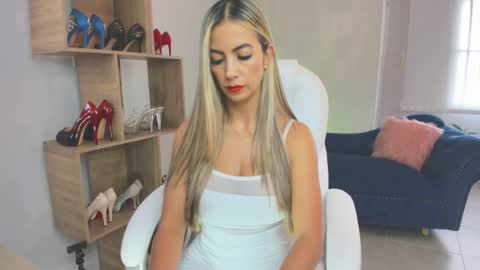 Snapshot of missrhodes1 chatting on March 3, 8:00 pm Miss Rhodes online show from March 3, 8:00 pm
