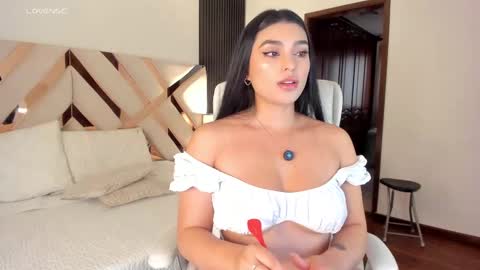 Snapshot of missthailand_ chatting on October 7, 12:23 pm Fernanda Davila online show from October 7, 12:23 pm