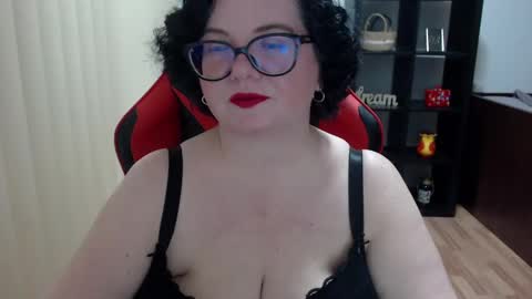 Snapshot of misstruble chatting on February 11, 10:14 am MissTruble online show from February 11, 10:14 am