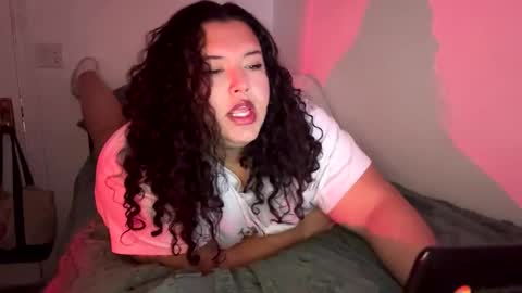 Snapshot of missvalentines chatting on September 28, 2:53 am Miss Valentine online show from September 28, 2:53 am