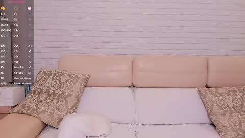 missxcaprice online show from April 21, 2:51 am