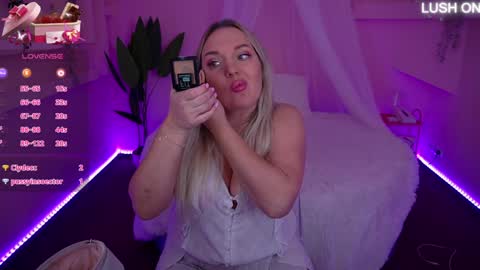 Snapshot of missyymartinezz chatting on January 29, 11:09 am Amely online show from January 29, 11:09 am