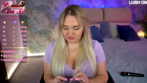 Snapshot of missyymartinezz chatting on January 24, 11:37 am Amely online show from January 24, 11:37 am