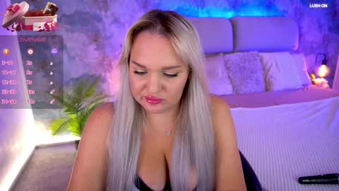Snapshot of missyymartinezz chatting on October 9, 7:58 am Amely online show from October 9, 7:58 am