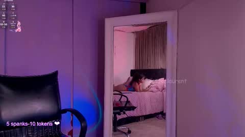 Snapshot of misszoelaurent chatting on October 31, 9:26 pm Zoe OF misszoelaurent online show from October 31, 9:26 pm