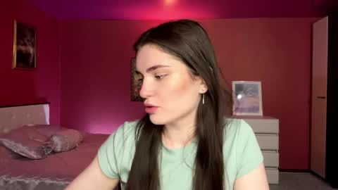 Mia online show from April 29, 12:10 pm