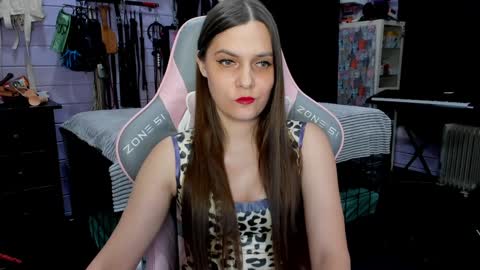 Snapshot of mistress_priest chatting on January 23, 7:18 pm Dirty Priest and Ivi online show from January 23, 7:18 pm