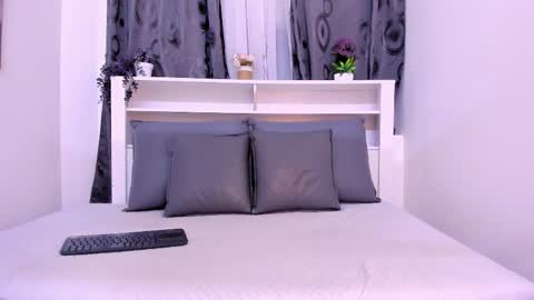 mistt_miaa online show from December 4, 7:35 pm