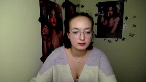 Snapshot of mistyrosee chatting on October 15, 12:17 pm Aria online show from October 15, 12:17 pm
