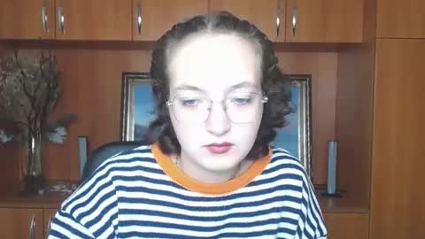 Snapshot of mistyrosee chatting on October 9, 11:15 am Aria online show from October 9, 11:15 am